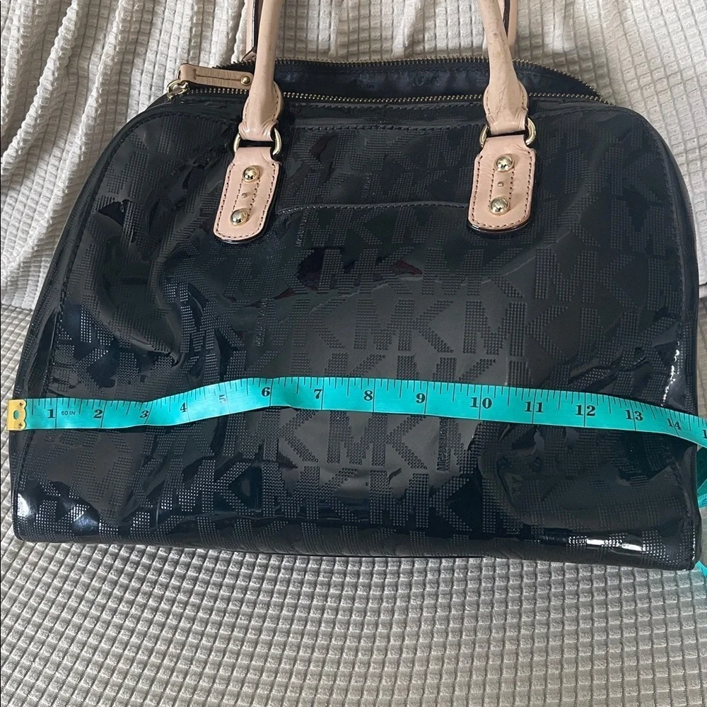 Michael Kors Black and Cream‎ Women's Bag